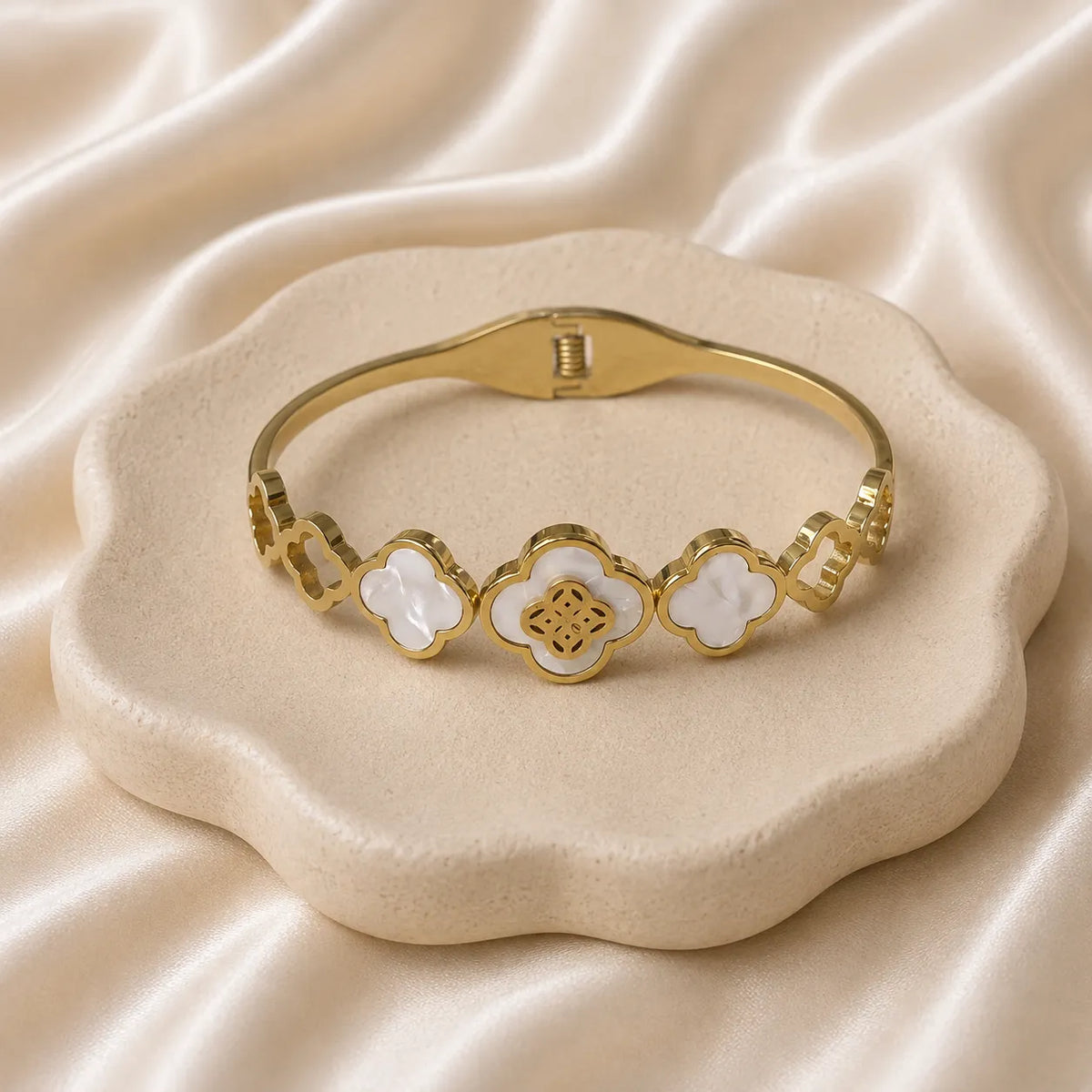 Ivory Clover Luxe Bangle