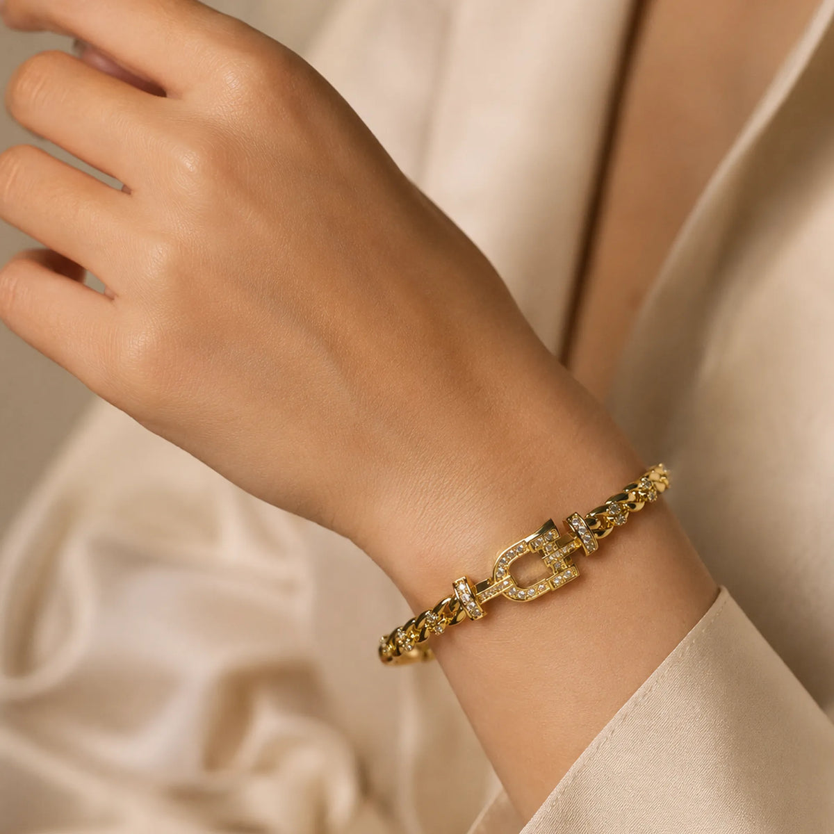 Luxe Link Horseshoe Bracelet